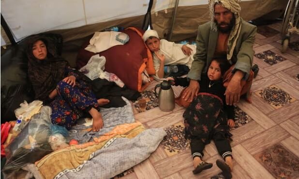 بازماندگان زلزله هرات در میان آوار می‌خوابند/ لزوم امدادرسانی فوری به مناطق حادثه‌دیده
