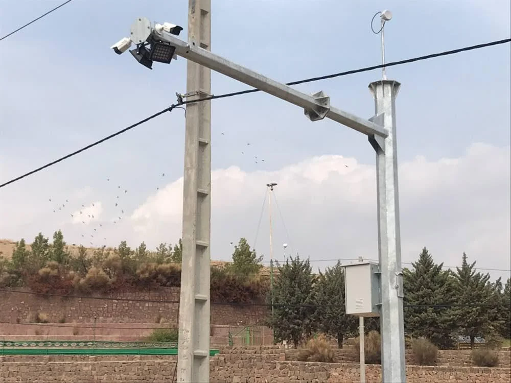 What are the places where the multi-faceted monopole mast is used?