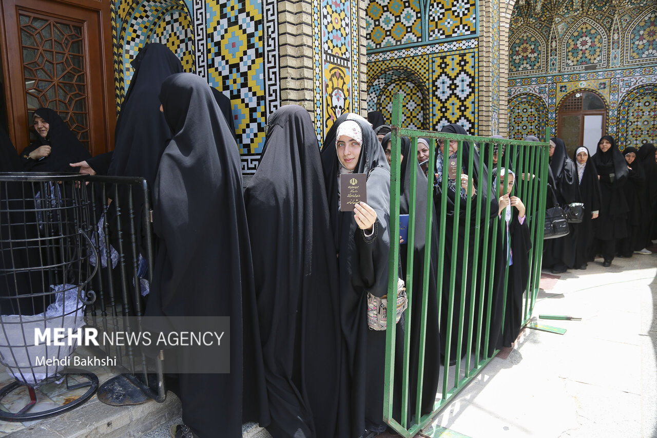 روایتی از حضور قمی ها در جشن سیاسی ایران/ حضور پررنگ رای اولی ها
