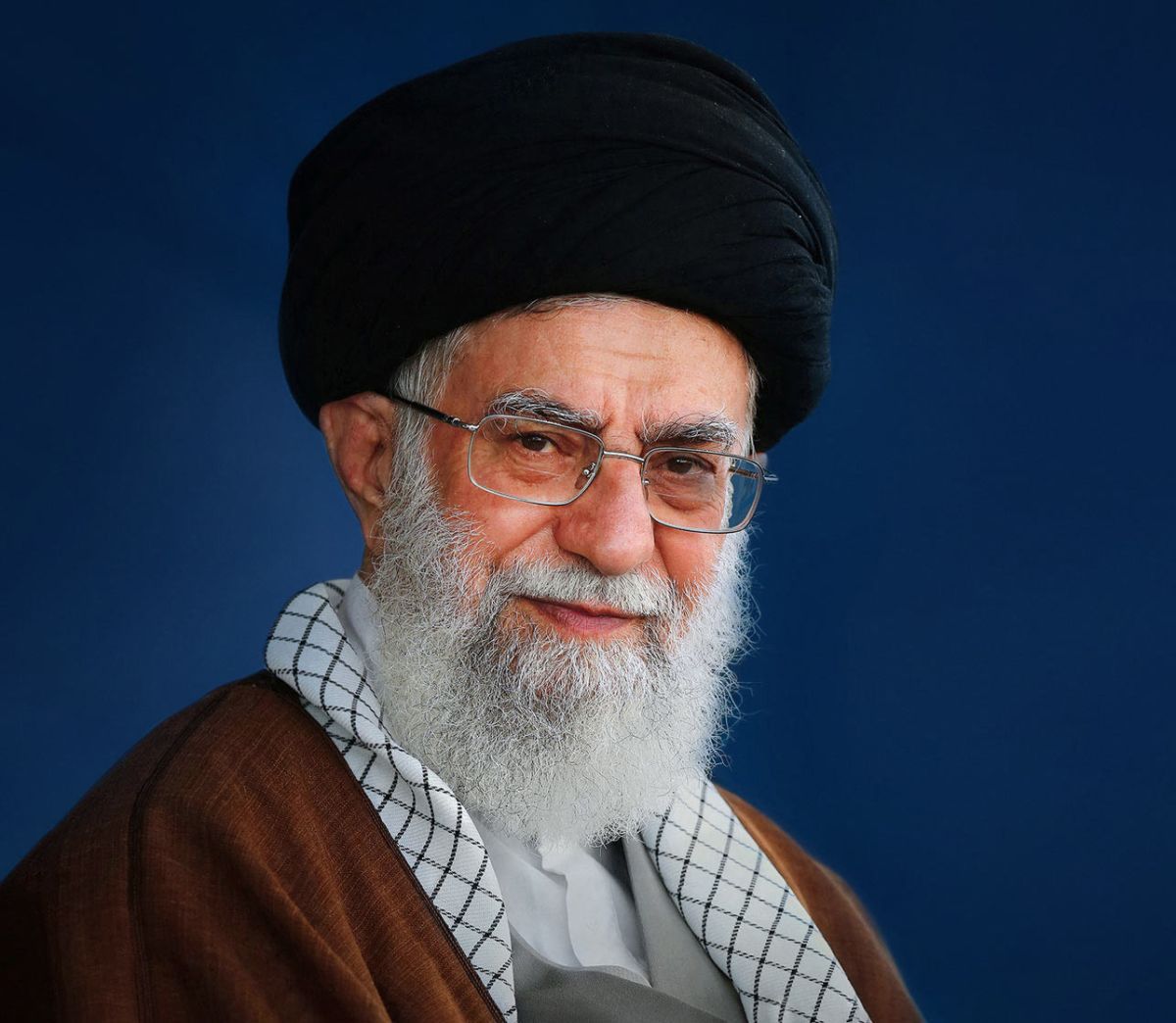 نویسنده کتاب عهد مشترک :سید علی حسینی خامنه‌ای